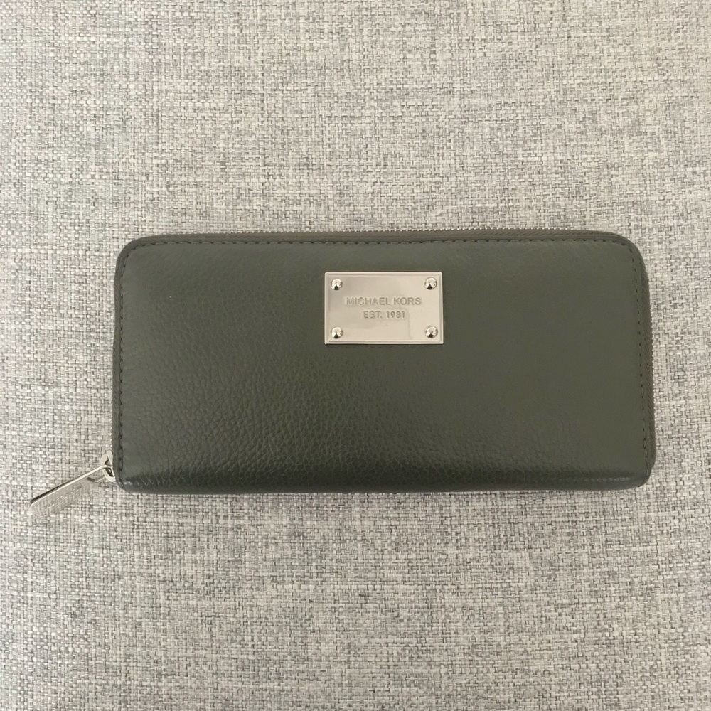 Michael Kors Zip Around Wallet